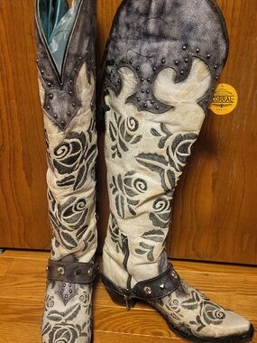 Corral Cream Leather Western Boots with Dark Gray/Black Rose Floral Embroidery